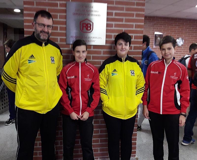 J&oacute;venes arqueros navarros  con la &quot;flor y nata&quot; del tiro con Arco Nacional